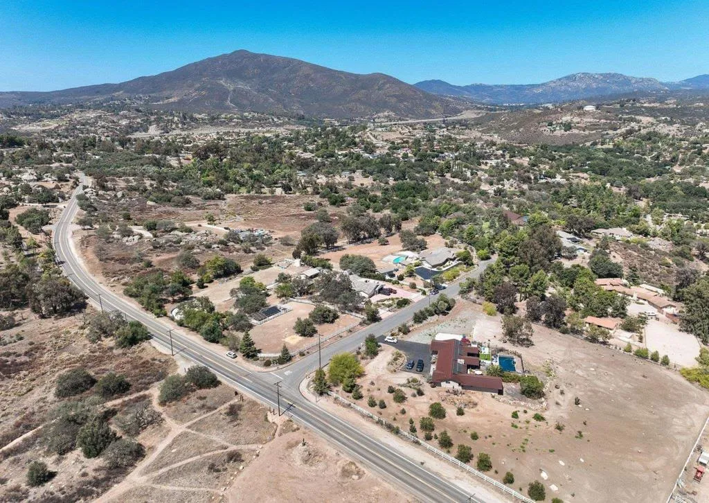 https://cdn.realtyfeed.com/cdn/127/306764746/2267c872d8e4e6da0de08efe8c81ab19.webp