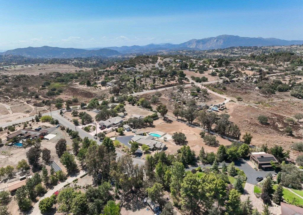 https://cdn.realtyfeed.com/cdn/127/306764746/23a755cb14ed334ddaaee50e5f7d8bff.webp