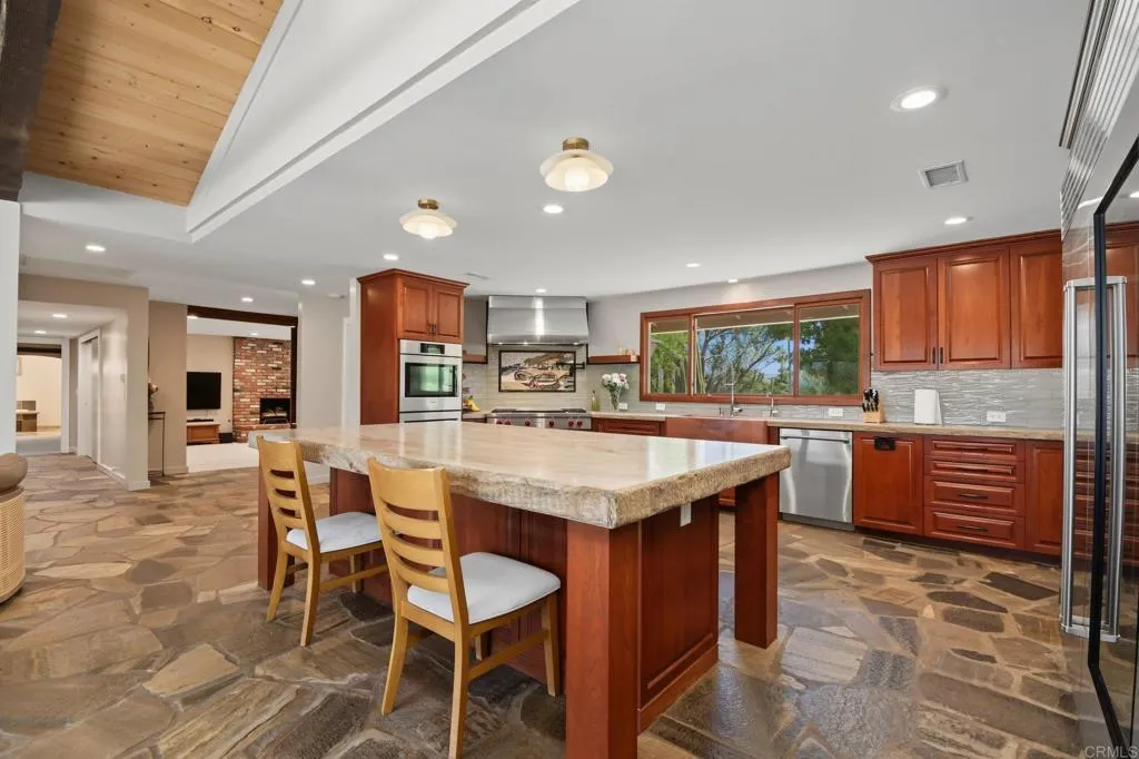 https://cdn.realtyfeed.com/cdn/127/306764746/6032afc5f5ca3582da9461e1bffb70bf.webp