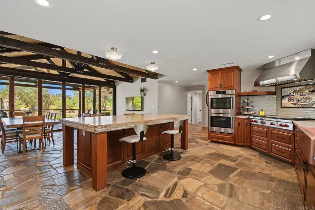 https://cdn.realtyfeed.com/cdn/127/306764746/61c120bb72d4a5cf158e563506c1e9e1.webp