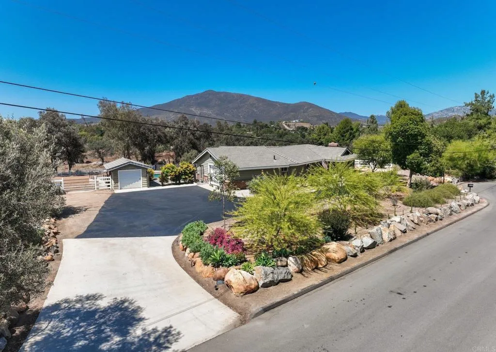 https://cdn.realtyfeed.com/cdn/127/306764746/6336a35f04971b1695c47479b9e1ab6a.webp