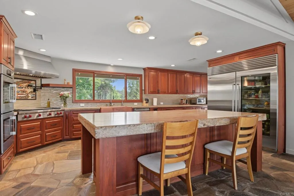 https://cdn.realtyfeed.com/cdn/127/306764746/de57bb716dbb2dc12506bf862696ad5d.webp