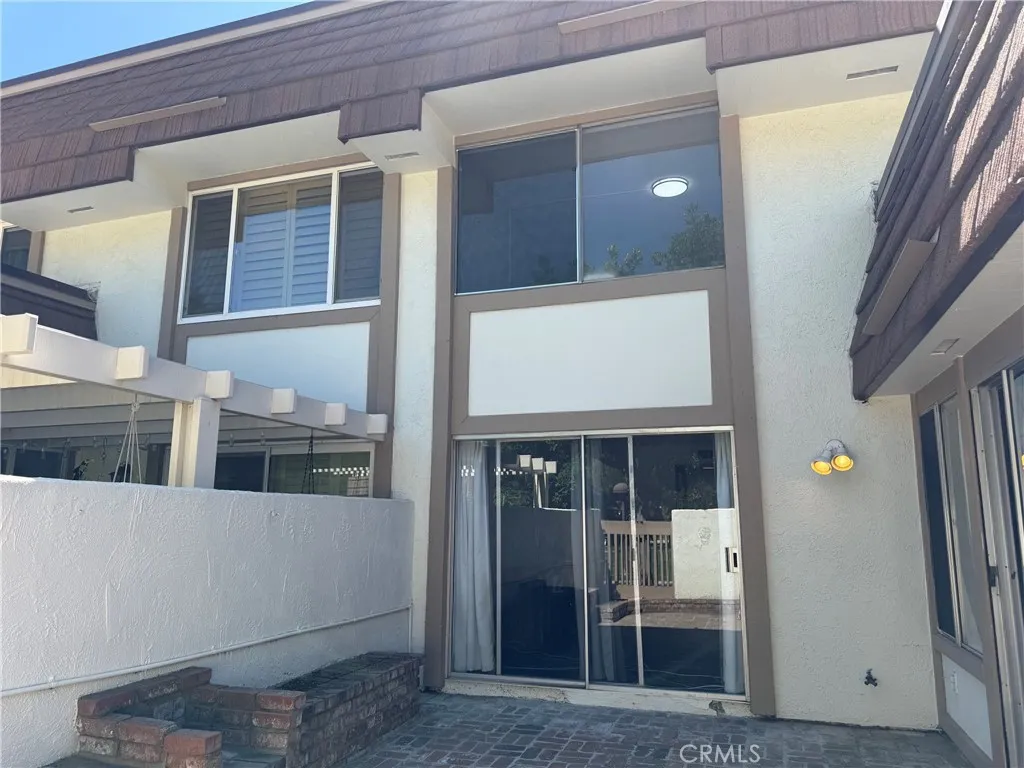 10425 Larwin Avenue, Los Angeles, CA 91311 - Photo 3 of 30, Los Angeles, CA