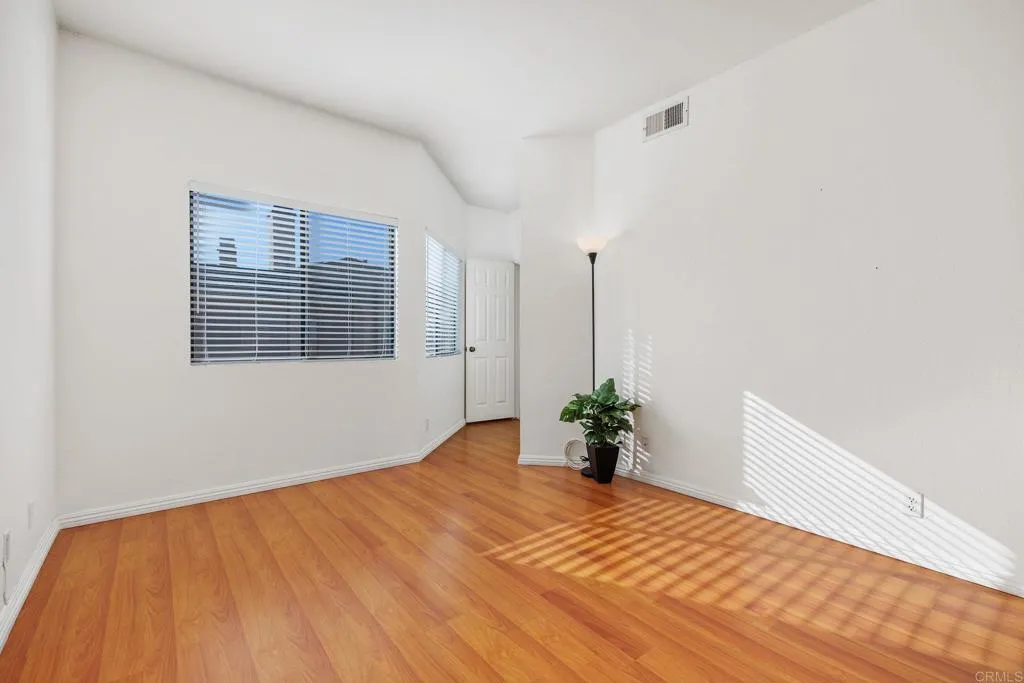 https://cdn.realtyfeed.com/cdn/127/306764768/4ccc274c02a8305cbe33988d625fac41.webp