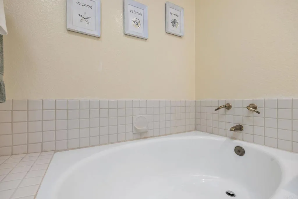 https://cdn.realtyfeed.com/cdn/127/306764768/7efba1837fadb1faffa03f2c24c1b3ca.webp