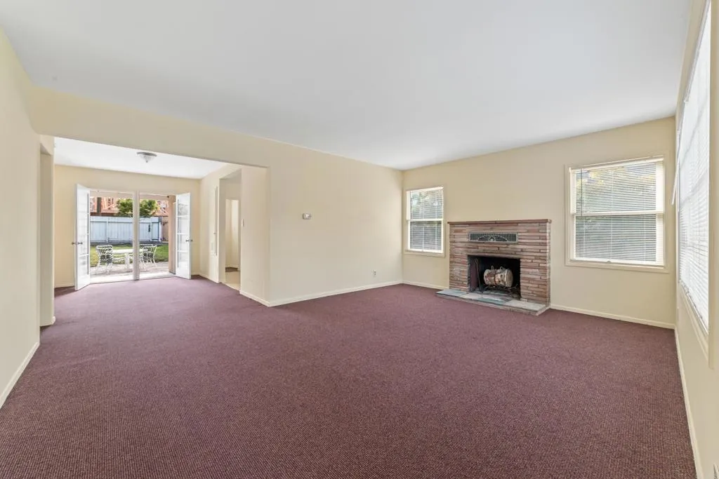 https://cdn.realtyfeed.com/cdn/127/306764786/5c9fb2f1b6dfd7d866b3920366f33f11.webp