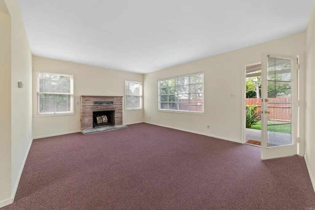 https://cdn.realtyfeed.com/cdn/127/306764786/b84caa6fee58ffaed55584d4e23dac14.webp