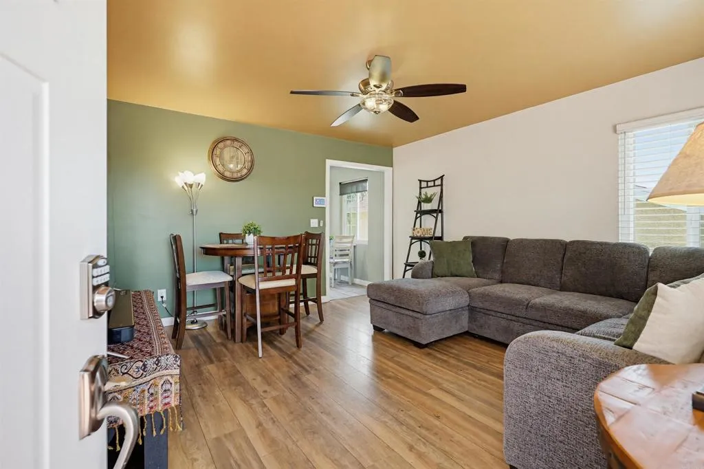 https://cdn.realtyfeed.com/cdn/127/306764813/1bb597363e1a8a5c8107aabc2a5cf7e6.webp