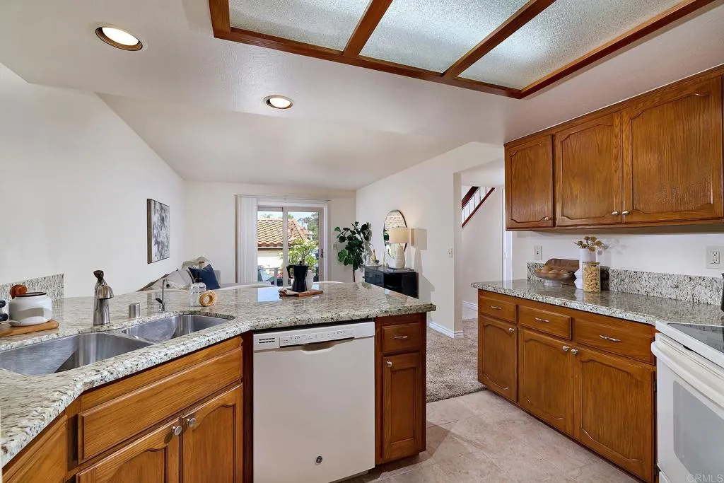 https://cdn.realtyfeed.com/cdn/127/306764814/c4bd9a868eacce197d6fd7eb26815d43.webp