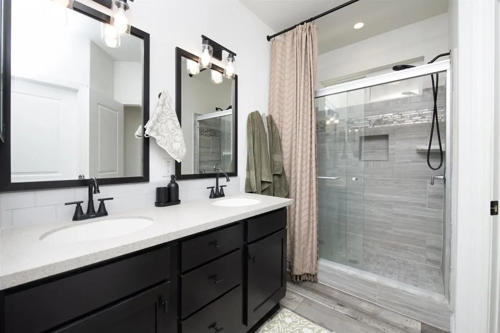 https://cdn.realtyfeed.com/cdn/127/306764830/2cb0b95eb524b38bc003801324edc4d9.webp