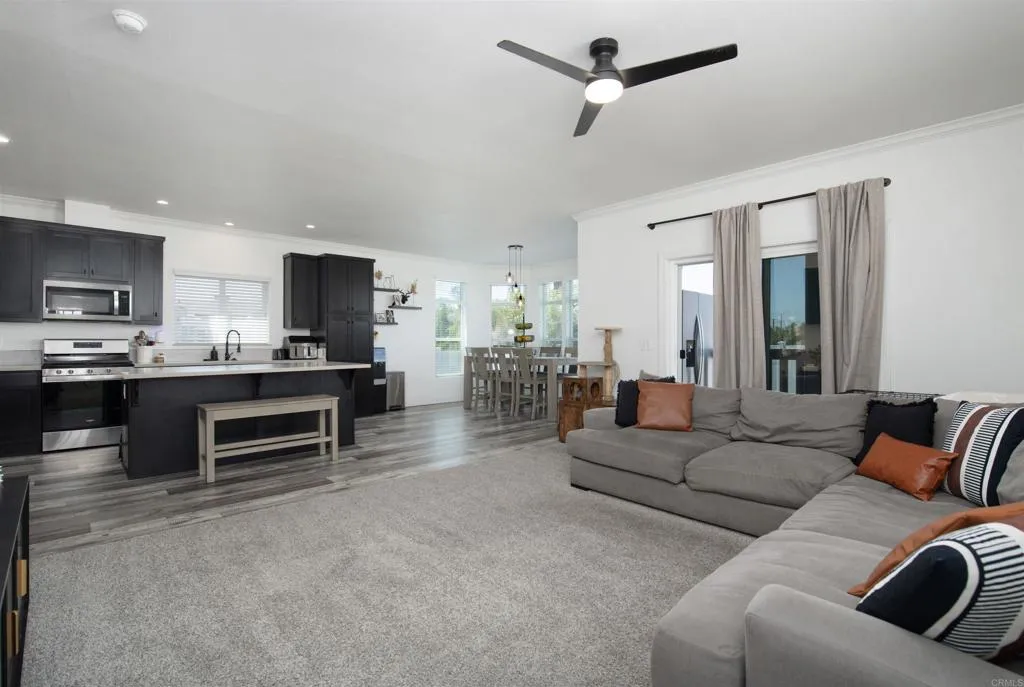 https://cdn.realtyfeed.com/cdn/127/306764830/d86ee2e340111aeff0c0041b035ca483.webp