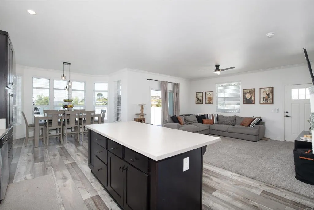 https://cdn.realtyfeed.com/cdn/127/306764830/f485d3bc4e8fa9efc481f75f846e5acd.webp