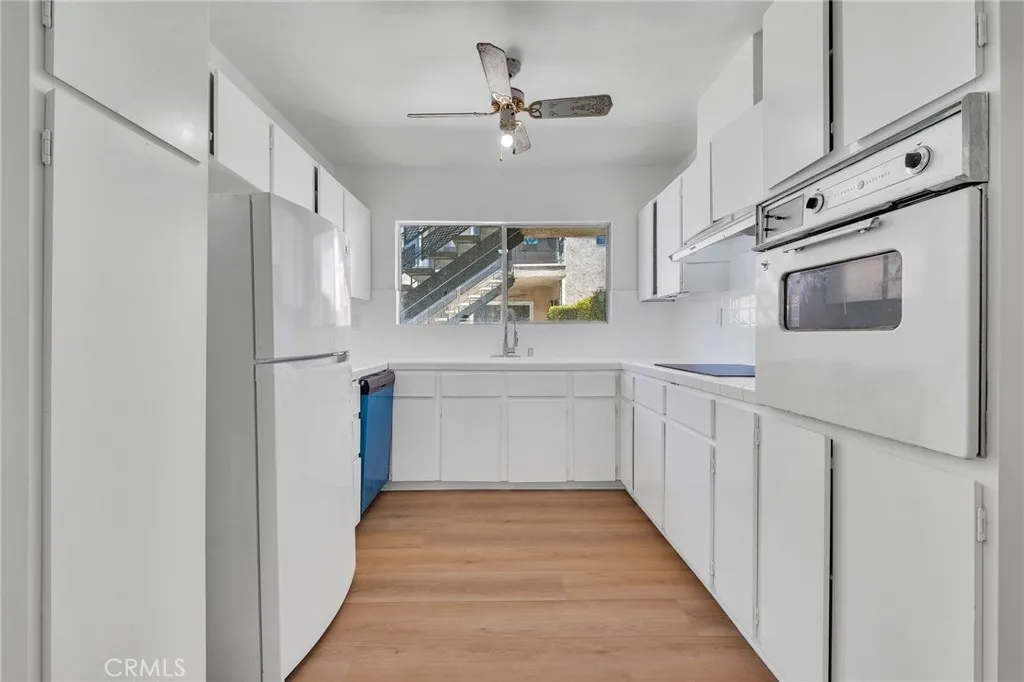 5232 Corteen Unit 10, Valley Village, CA 91607 - Photo 2 of 23, Valley Village, CA