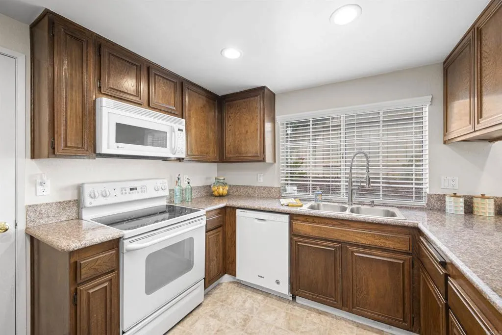 https://cdn.realtyfeed.com/cdn/127/306764885/02f173d6d396fa166e8f90a176f69ea3.webp