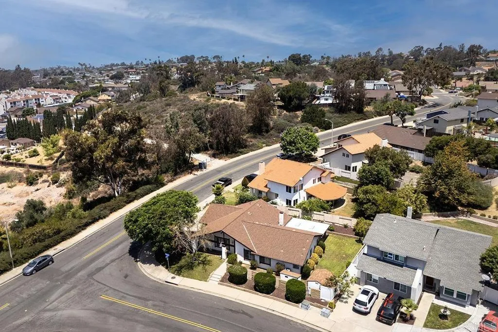 https://cdn.realtyfeed.com/cdn/127/306764885/a33755d3f1274245214a0fece59d2959.webp