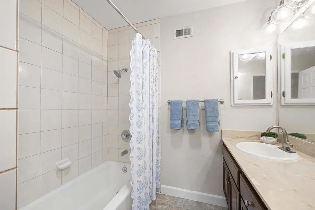 https://cdn.realtyfeed.com/cdn/127/306764885/e75afb537294b44362a57ff8acce77e4.webp