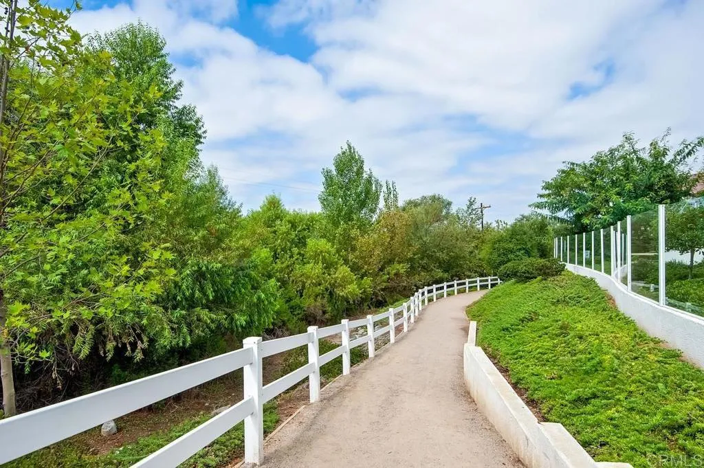 https://cdn.realtyfeed.com/cdn/127/306765074/04df9024931d2f8c97c20d20deb15fc8.webp