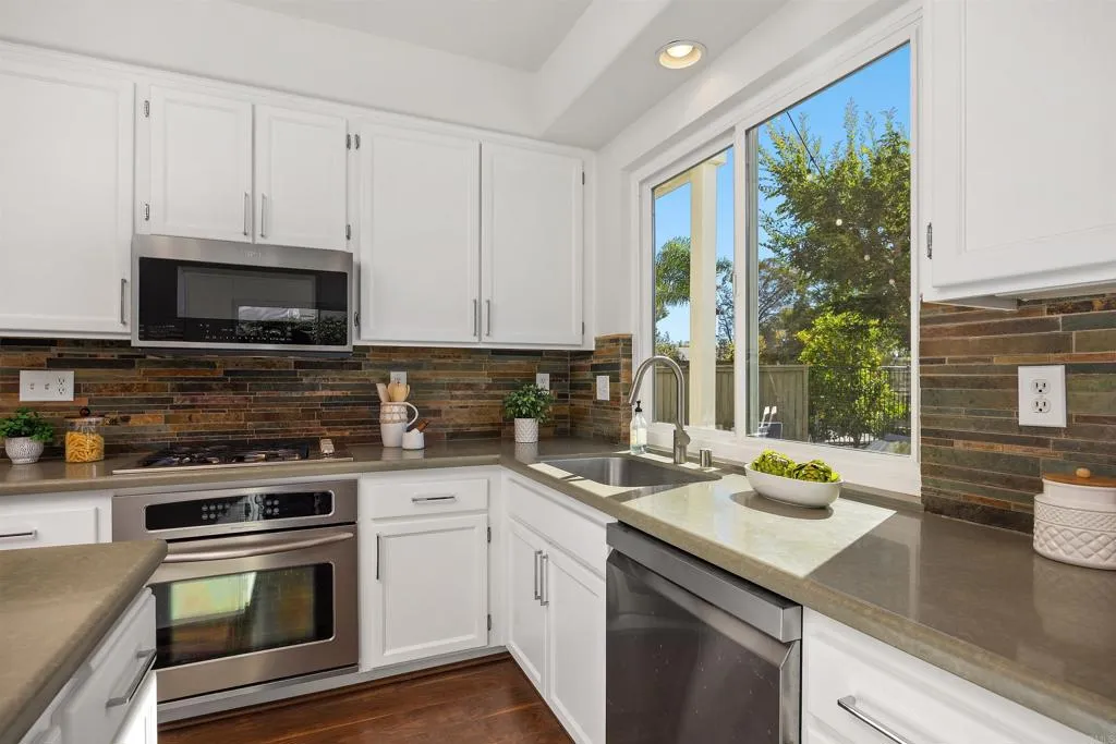 https://cdn.realtyfeed.com/cdn/127/306765085/a7e783b34ba76a6e76e2da234f4a8c96.webp