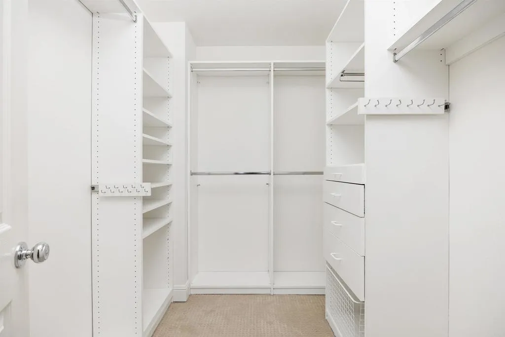 https://cdn.realtyfeed.com/cdn/127/306765085/cb2ec1bb21f71d267ecf72640c37aa62.webp