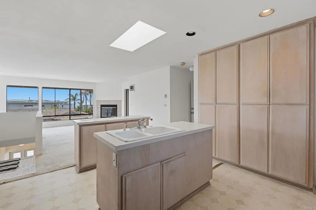 https://cdn.realtyfeed.com/cdn/127/306765151/18b1a13c2d63486488c7654610cdec65.webp