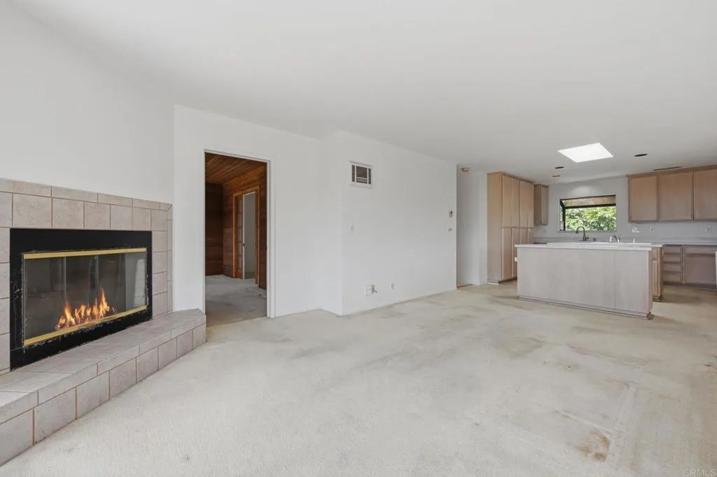 https://cdn.realtyfeed.com/cdn/127/306765151/642f8d5cede7b6ccb86c3ea04746e5e2.webp