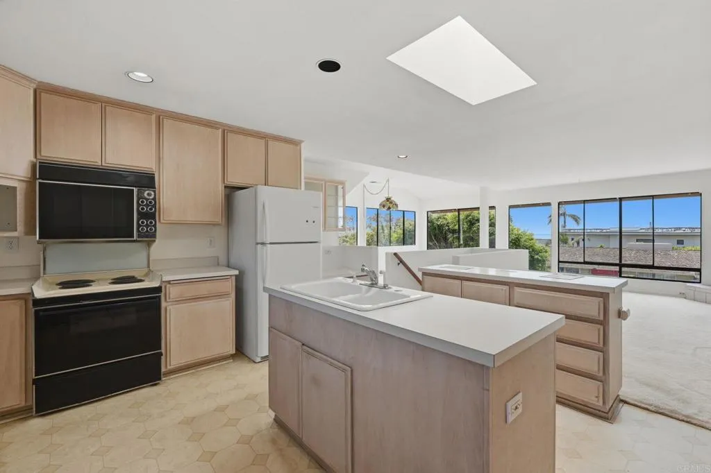 https://cdn.realtyfeed.com/cdn/127/306765151/88410e3e77d9a49c9ae50030afddbba1.webp
