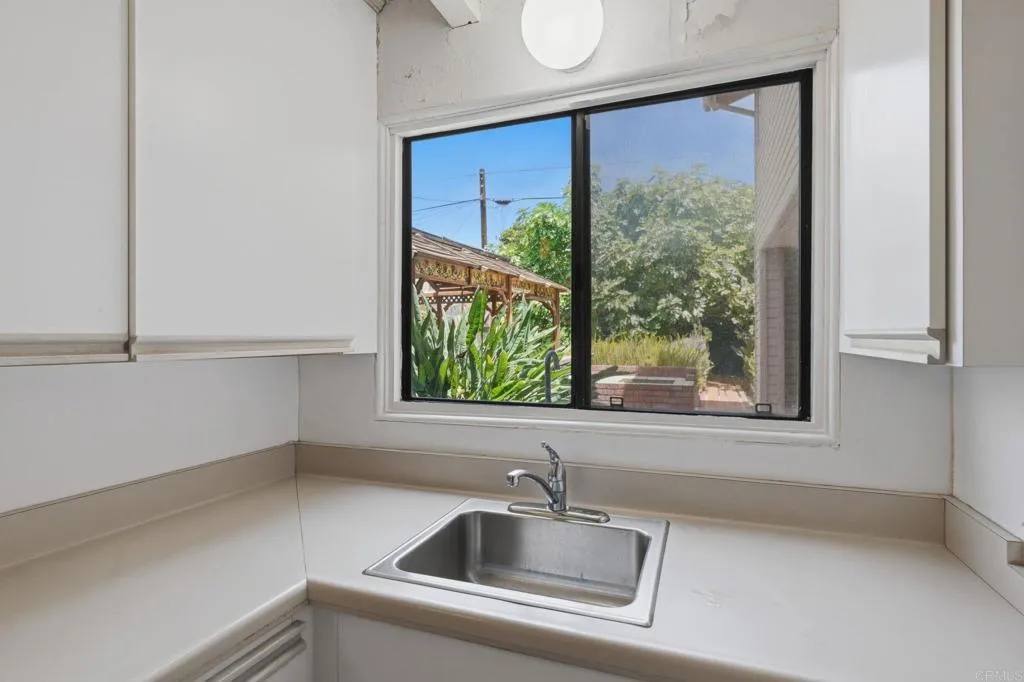 https://cdn.realtyfeed.com/cdn/127/306765151/8cc2d29cdbf201ee6aa2c8ab41ff4c4c.webp