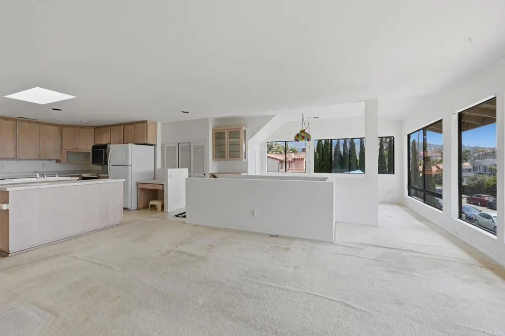 https://cdn.realtyfeed.com/cdn/127/306765151/917cacbc704c0593e934cd93f6797fd1.webp