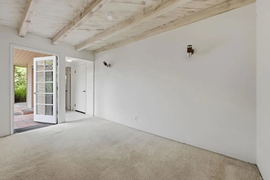 https://cdn.realtyfeed.com/cdn/127/306765151/a4d81257ab6ef0c2c466f956053bbc76.webp