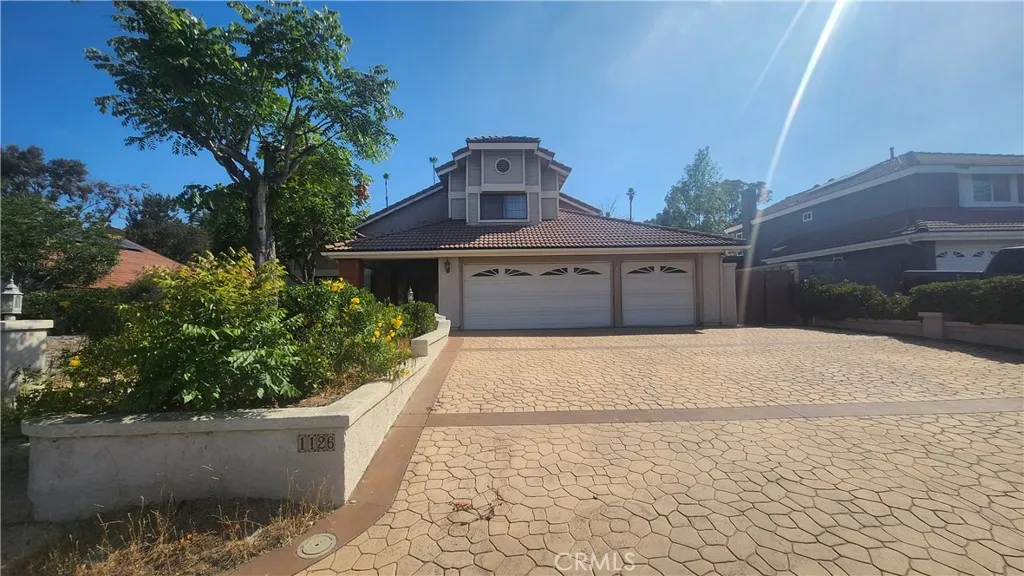 1126 Sundale