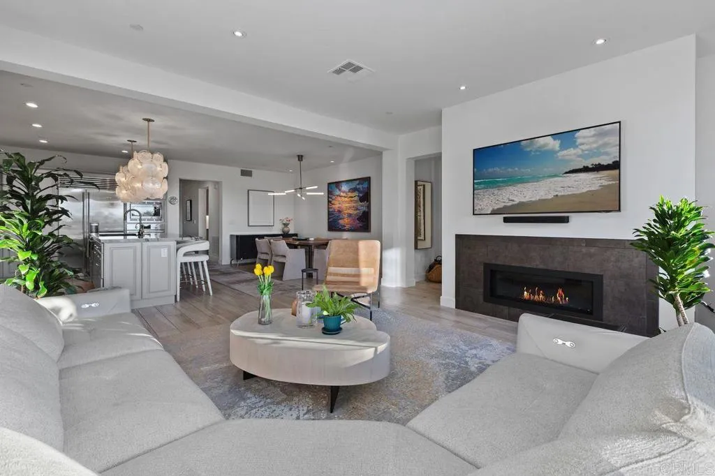 https://cdn.realtyfeed.com/cdn/127/306765175/8b3bb580098eac178489ad0b9eb93274.webp