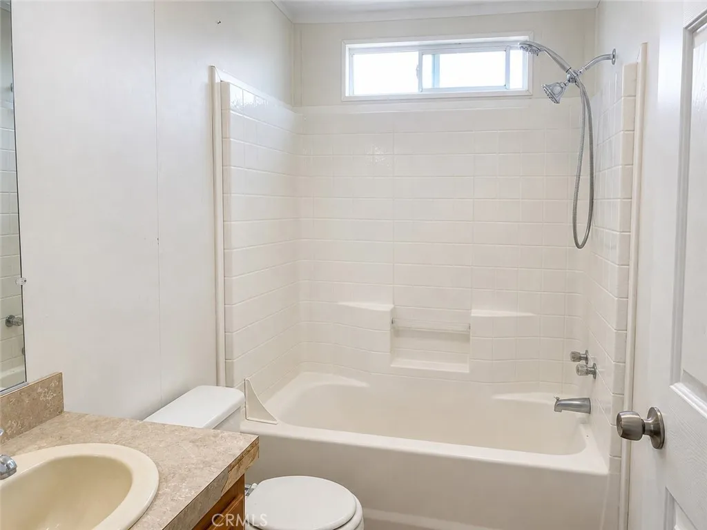 https://cdn.realtyfeed.com/cdn/127/306765231/1c4b1d20561a4a9857f9f98a7ea70133.webp