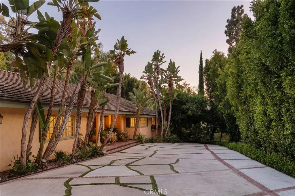 1138 Coldwater Canyon Drive, Beverly Hills, CA 90210 - Photo 2 of 34, Beverly Hills, CA
