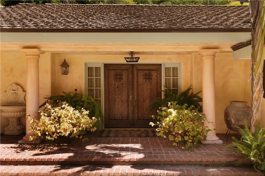 1138 Coldwater Canyon Drive, Beverly Hills, CA 90210 - Photo 3 of 34, Beverly Hills, CA