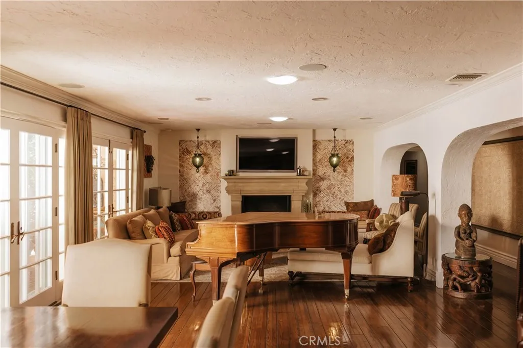 1138 Coldwater Canyon Drive, Beverly Hills, CA 90210 - Photo 4 of 34, Beverly Hills, CA