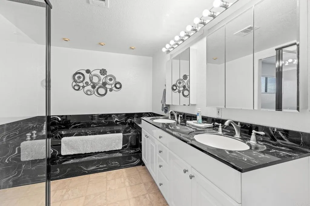 https://cdn.realtyfeed.com/cdn/127/306765242/23f1c3061edb4446506f8b764051dc28.webp