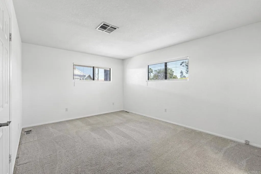 https://cdn.realtyfeed.com/cdn/127/306765242/e038309a200c4cb1d45f20a8810dc8db.webp