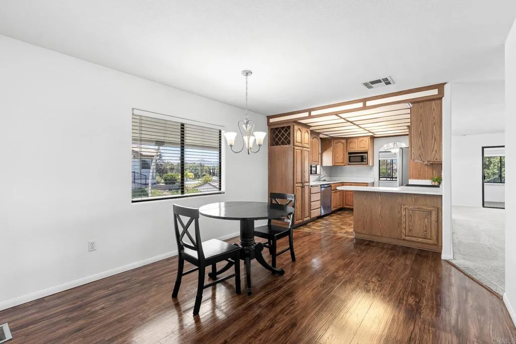 https://cdn.realtyfeed.com/cdn/127/306765242/f7d150c983fc098158758ce792dd0859.webp