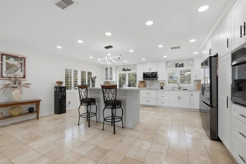 https://cdn.realtyfeed.com/cdn/127/306765247/420cafbe72dd0552c589da2c115552b0.webp