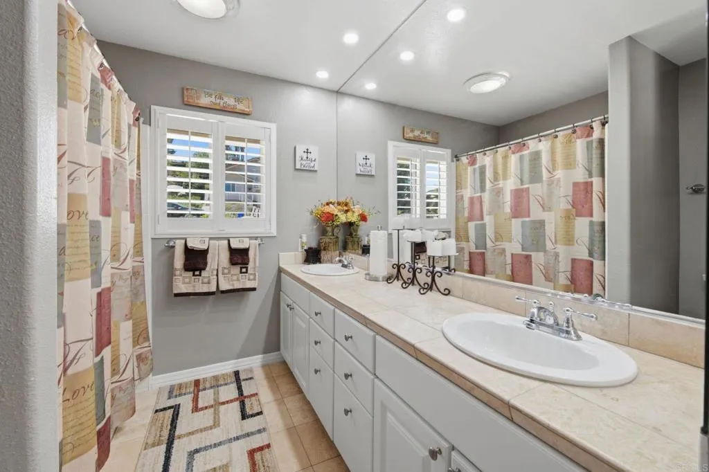 https://cdn.realtyfeed.com/cdn/127/306765247/61a20f1d5dd89636b72e7ef7ab03cf7d.webp