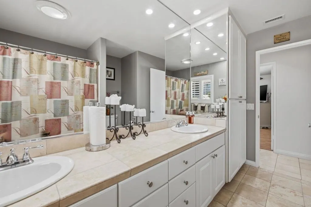 https://cdn.realtyfeed.com/cdn/127/306765247/678db8fb2d41182faa161dfae8cc062d.webp