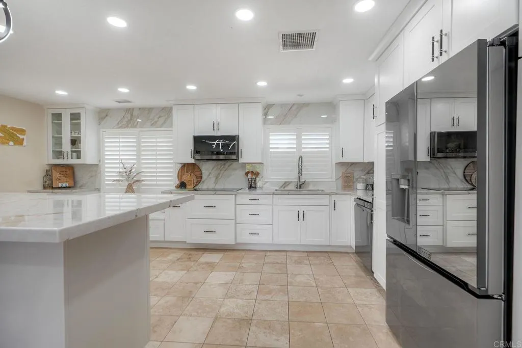 https://cdn.realtyfeed.com/cdn/127/306765247/a42d8d747111794f478f97543c6273bf.webp