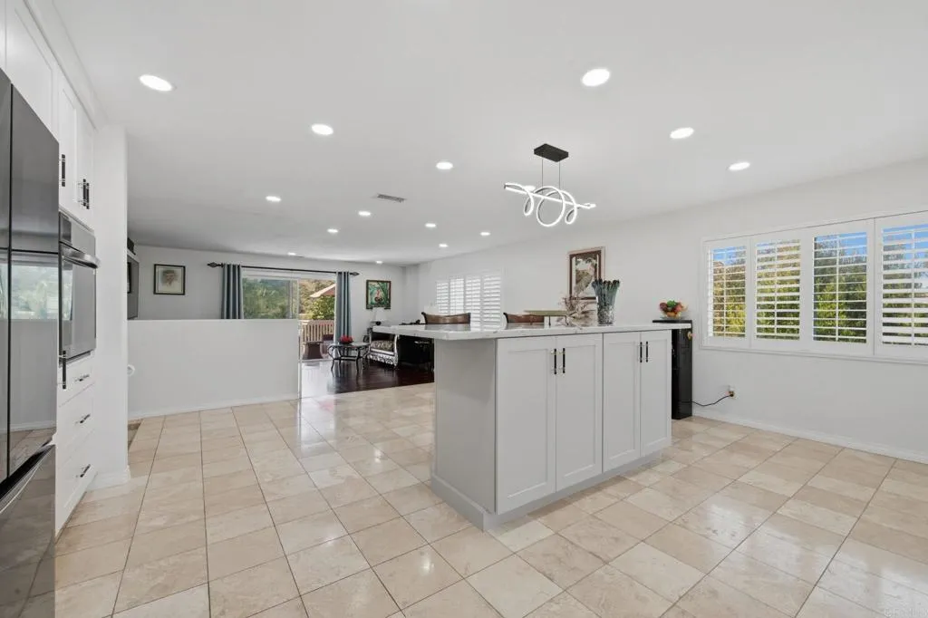 https://cdn.realtyfeed.com/cdn/127/306765247/c2a7baf7c6143738bdba805f5c90ed58.webp