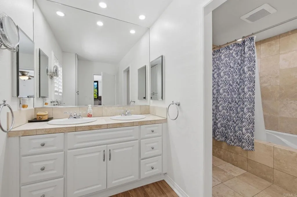 https://cdn.realtyfeed.com/cdn/127/306765247/fea7202a2dcf33f2f5ccaf57fcaed968.webp
