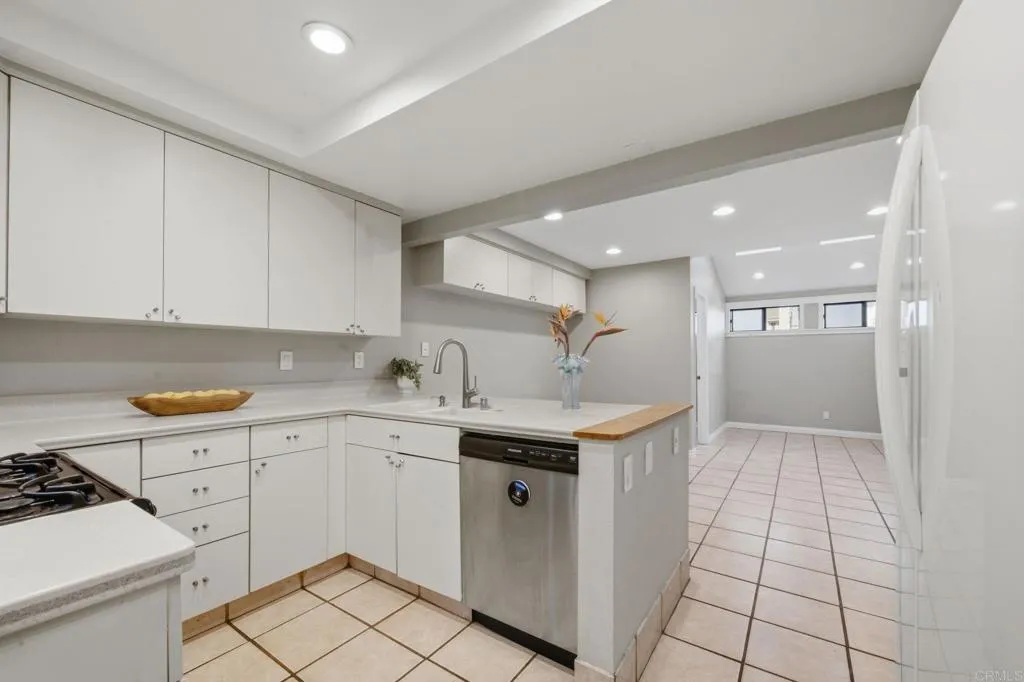 https://cdn.realtyfeed.com/cdn/127/306765257/2b63b5e4ccf3c01cca9eb33f1dc0fc86.webp