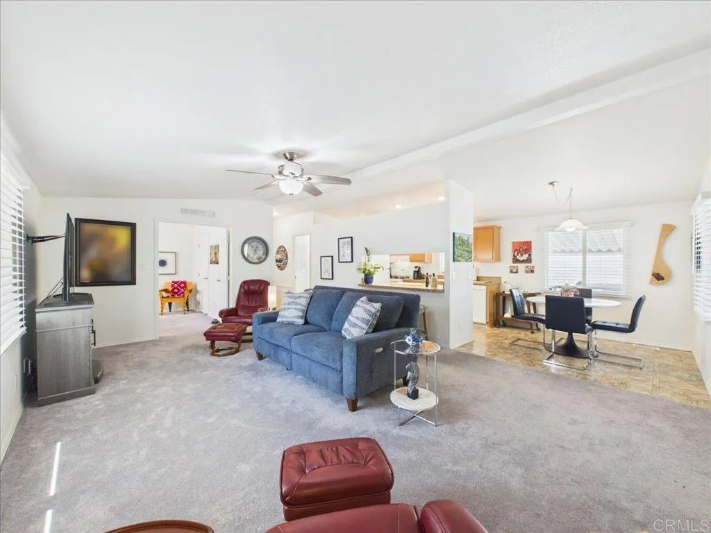 https://cdn.realtyfeed.com/cdn/127/306765291/8b9cfaf380645145117965c3e96b3b01.webp