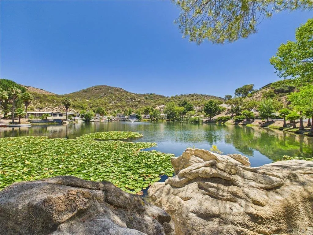 https://cdn.realtyfeed.com/cdn/127/306765291/e51a9e002eba400085253f0abcbf095f.webp