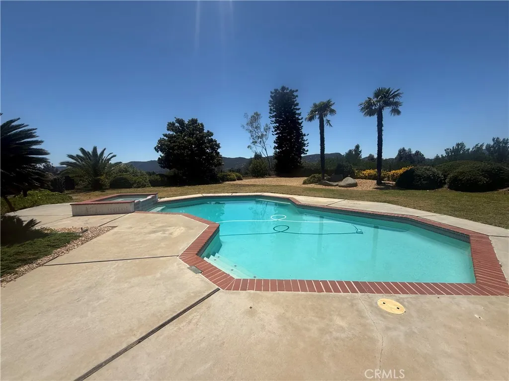 https://cdn.realtyfeed.com/cdn/127/306765313/5648987b320744c7db96067064bc2113.webp