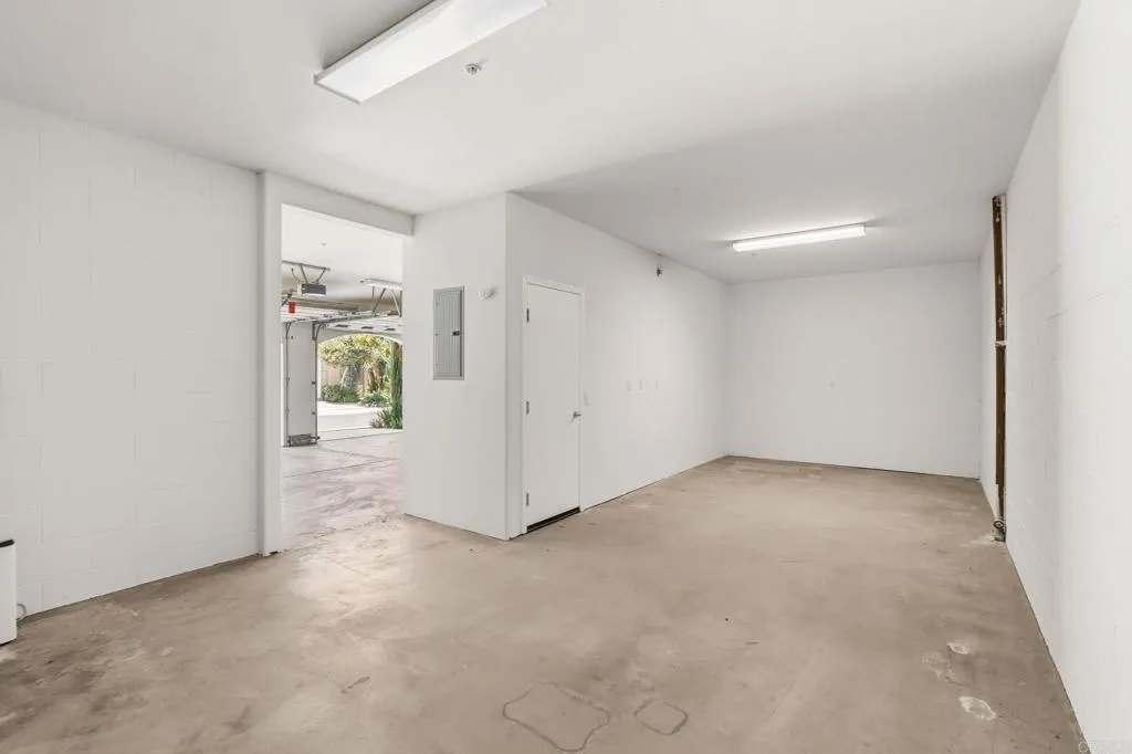 https://cdn.realtyfeed.com/cdn/127/306765385/af0a75ba3b1416f1716e89bb13ff89bf.webp