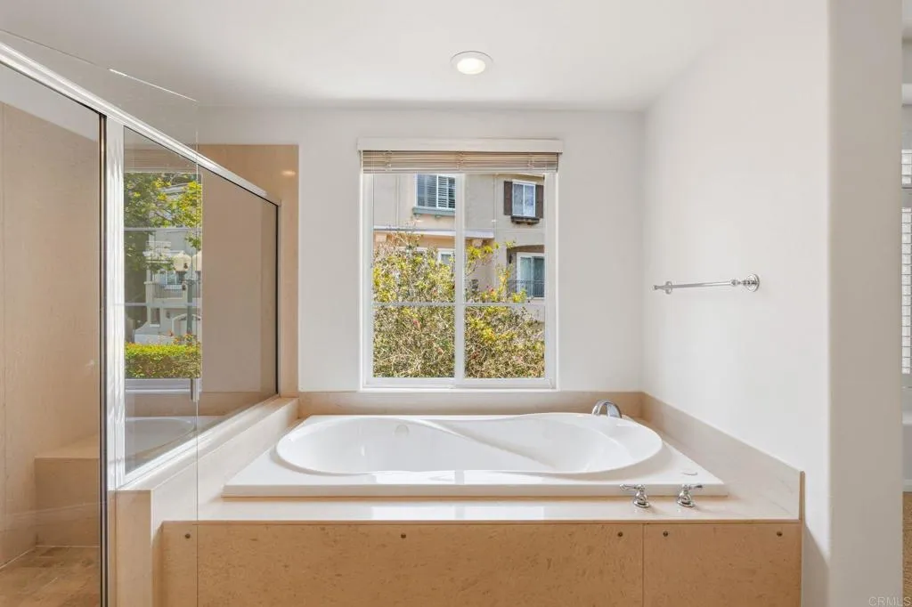 https://cdn.realtyfeed.com/cdn/127/306765385/bd88a7f7d43e59647eb2ae7ada818948.webp
